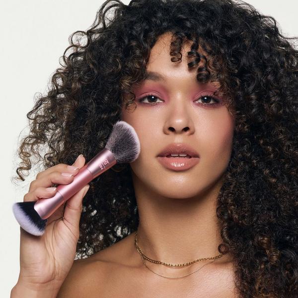 Ulta Real Techniques  Angled Fan Dual-Sided Finishing Brush